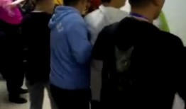 美国爆料人被抓视频播放,真相与争议交织